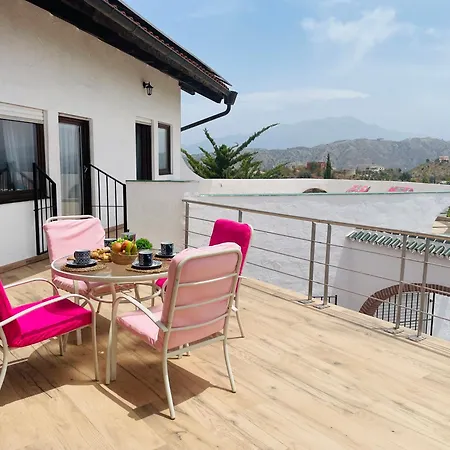 Con Piscina Privada By At Holiday home